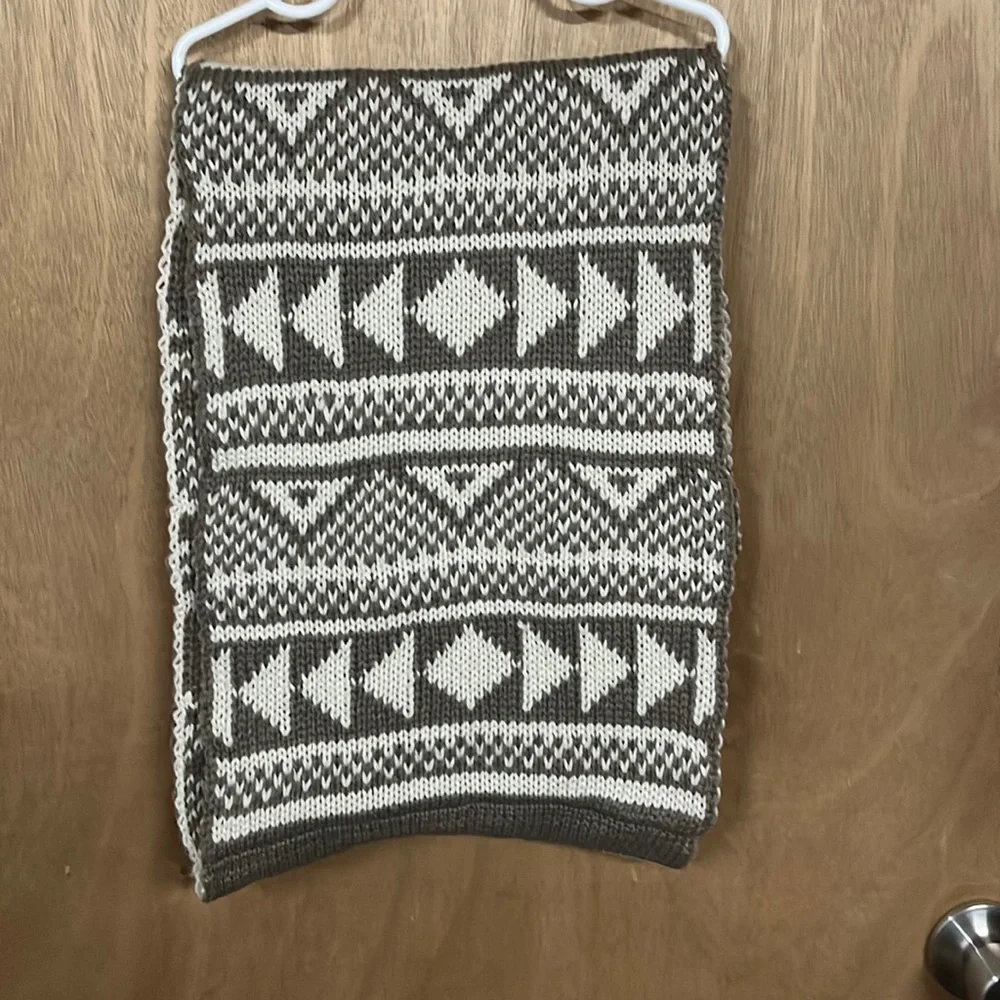 Scarf - Picture 1 of 2